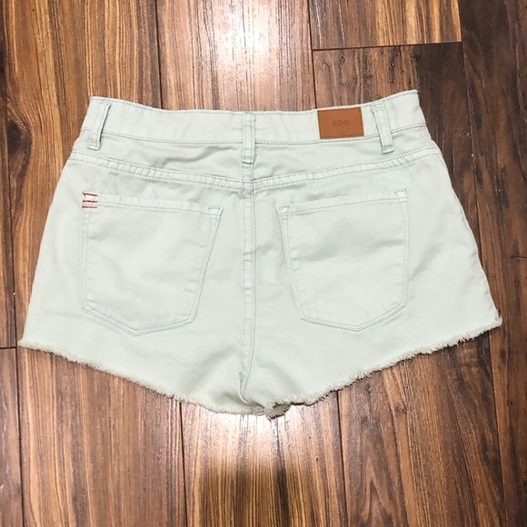 Cheeky BDG cutoff shorts - Picture 2 of 5